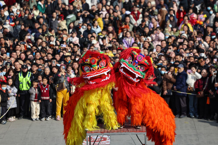 钟华论：在中国式现代化新征程上策马奔腾
