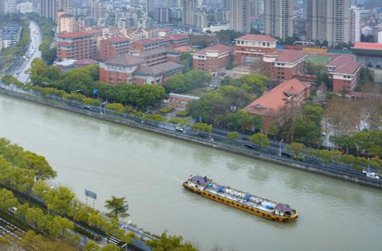 央视快评丨在研究新情况解决新问题上下功夫出经验