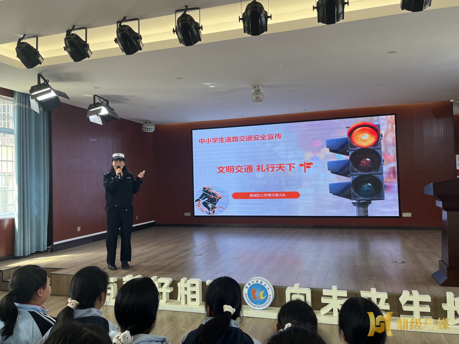 鼎城区武陵小学：交警进校园  安全伴成长