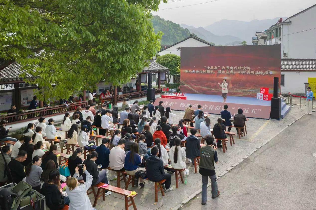 好评中国丨思政课青春化不是变“潮”，而是看见青年