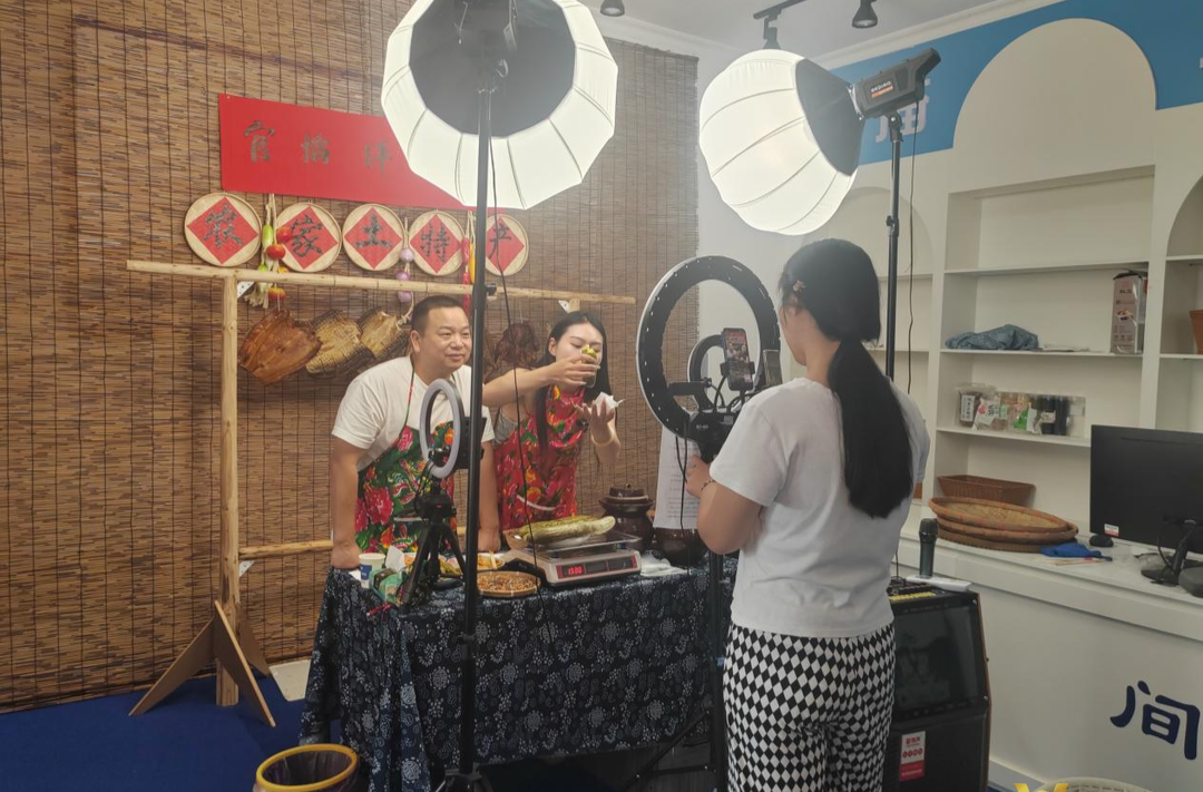 鼎城区谢家铺镇：党群服务中心“活”起来 群众幸福“满”起来