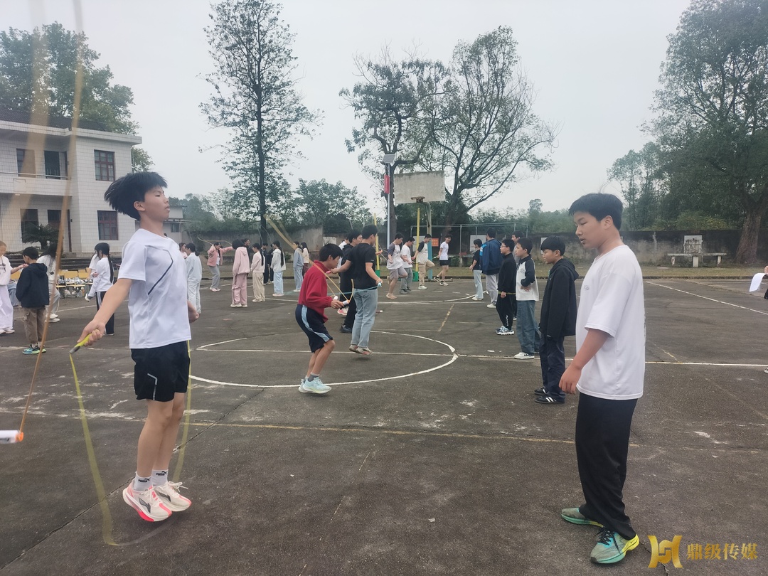 鼎城区大龙站中学：趣味赛事添活力 阳光运动润童心