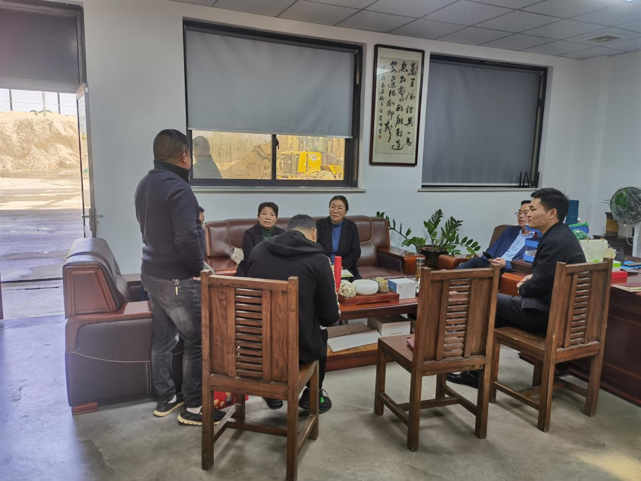 胡小芳到牛鼻滩镇走访调研工商联执委企业
