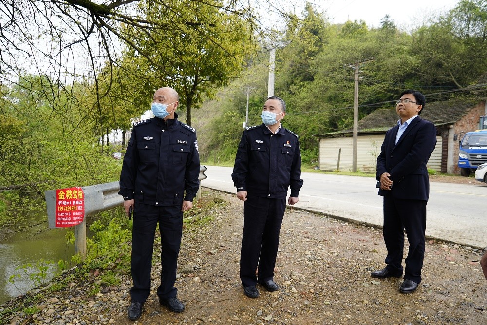 罗立杰到草坪镇督导检查安全生产工作
