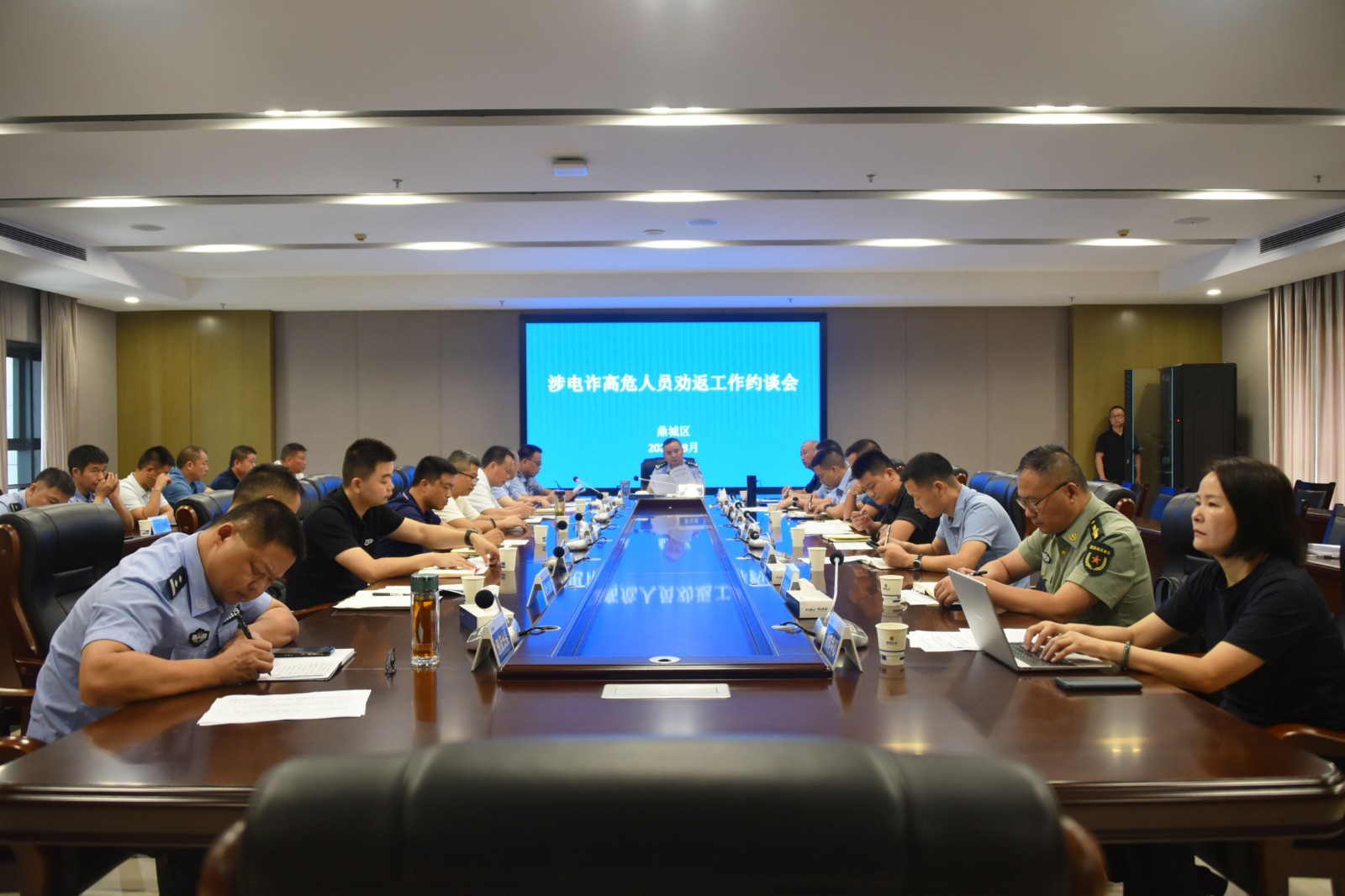 鼎城区涉电诈高危人员劝返工作集中约谈会召开