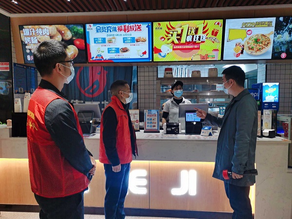 斗姆湖街道：开展“全民戴口罩”文明劝导行动
