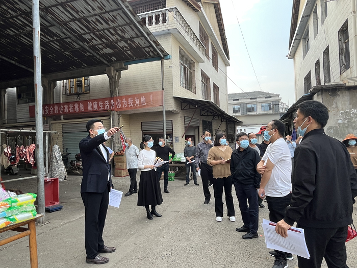 许家桥回维乡：召开文明城市创建暨人居环境整治流动现场会