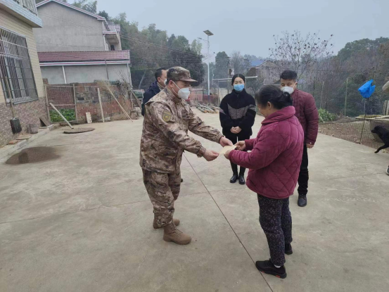 双桥坪镇：走访送关怀 慰问暖人心