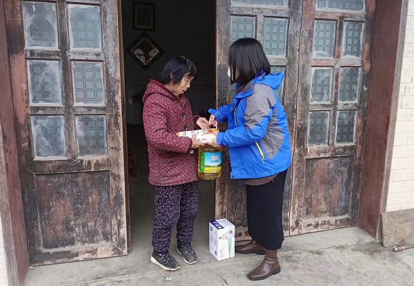 斗姆湖街道：迎新春 送温暖