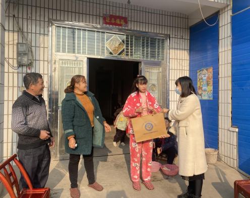 郭家铺街道：关爱未成年 寒冬送温暖