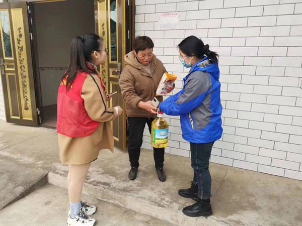灌溪镇社工站开展春节慰问走访活动