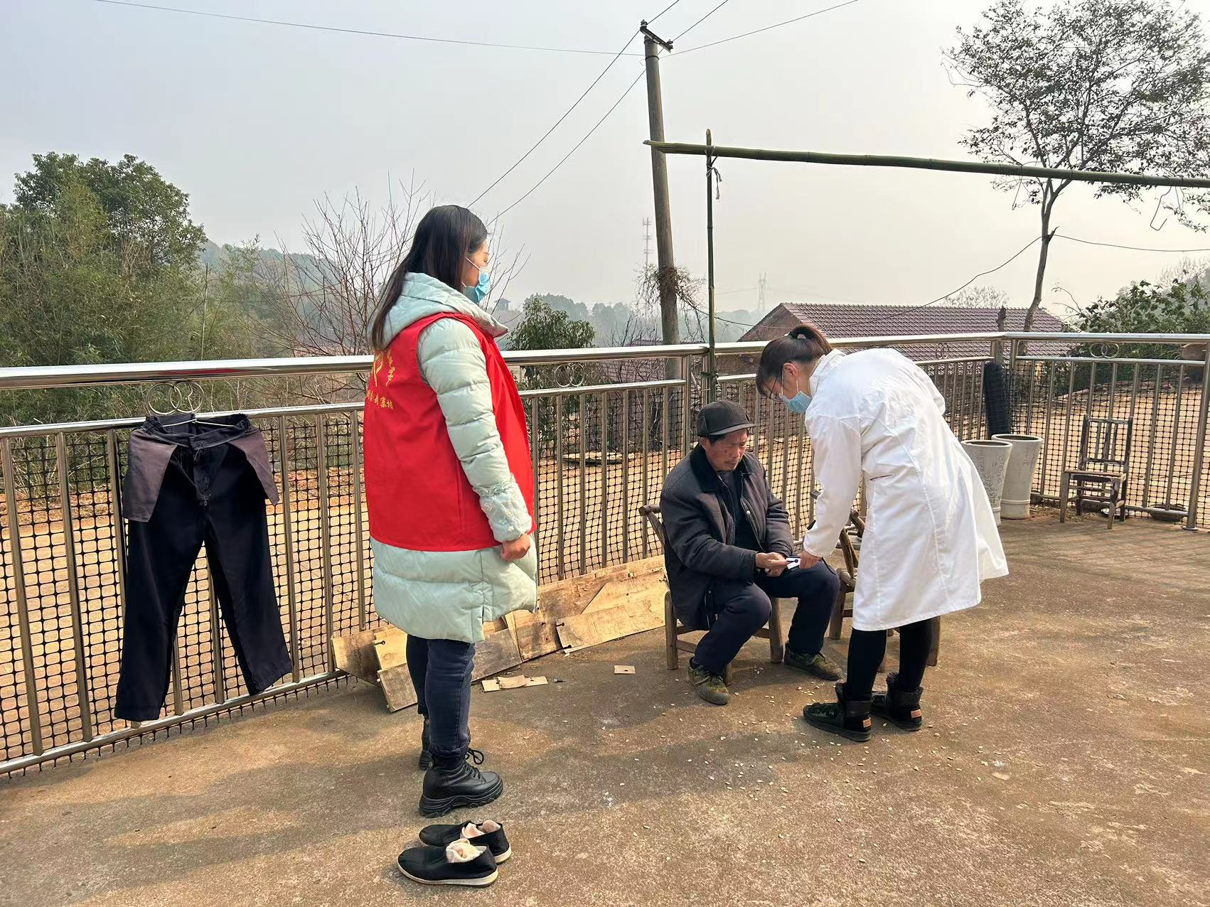 周家店镇：送药上门保民生 志愿服务显温暖