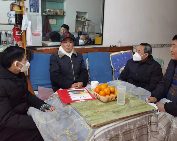 斗姆湖街道：情系老干部 慰问暖人心