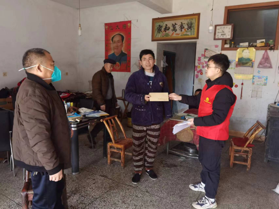 双桥坪镇：开展“平安关爱”慰问暨禁毒普法活动