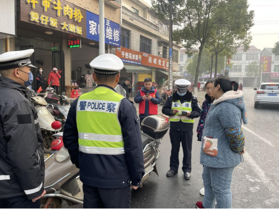 草坪镇：严整治 广宣传  护航春运安全路