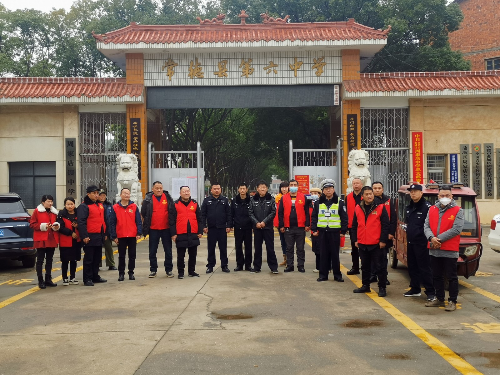 周家店镇：“神兽”归笼 “护学”模式启动
