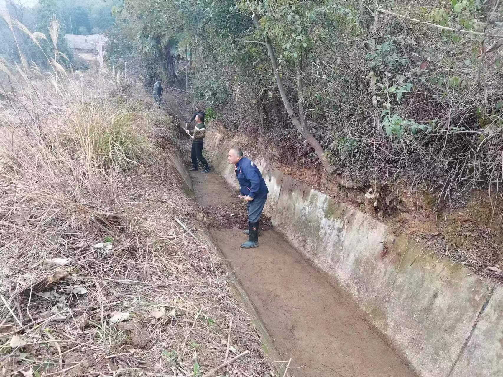 黄土店镇：开展渠道清淤 确保春耕灌溉