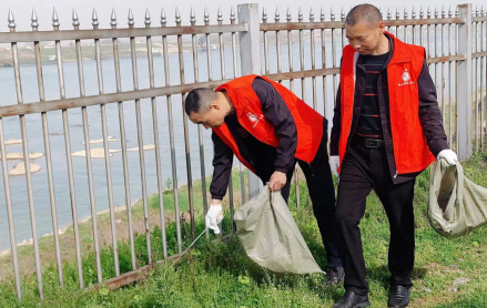 郭家铺街道：清河净滩 我们在行动！