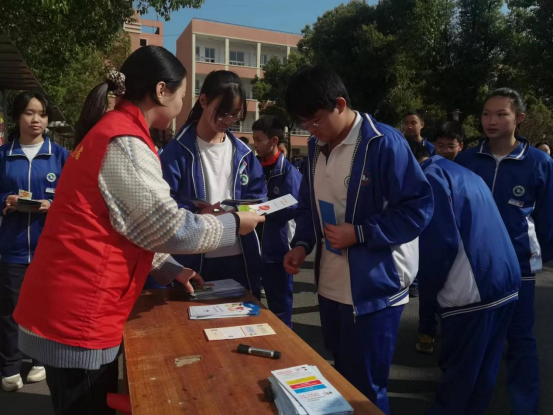 红云街道：开展普法进校园活动