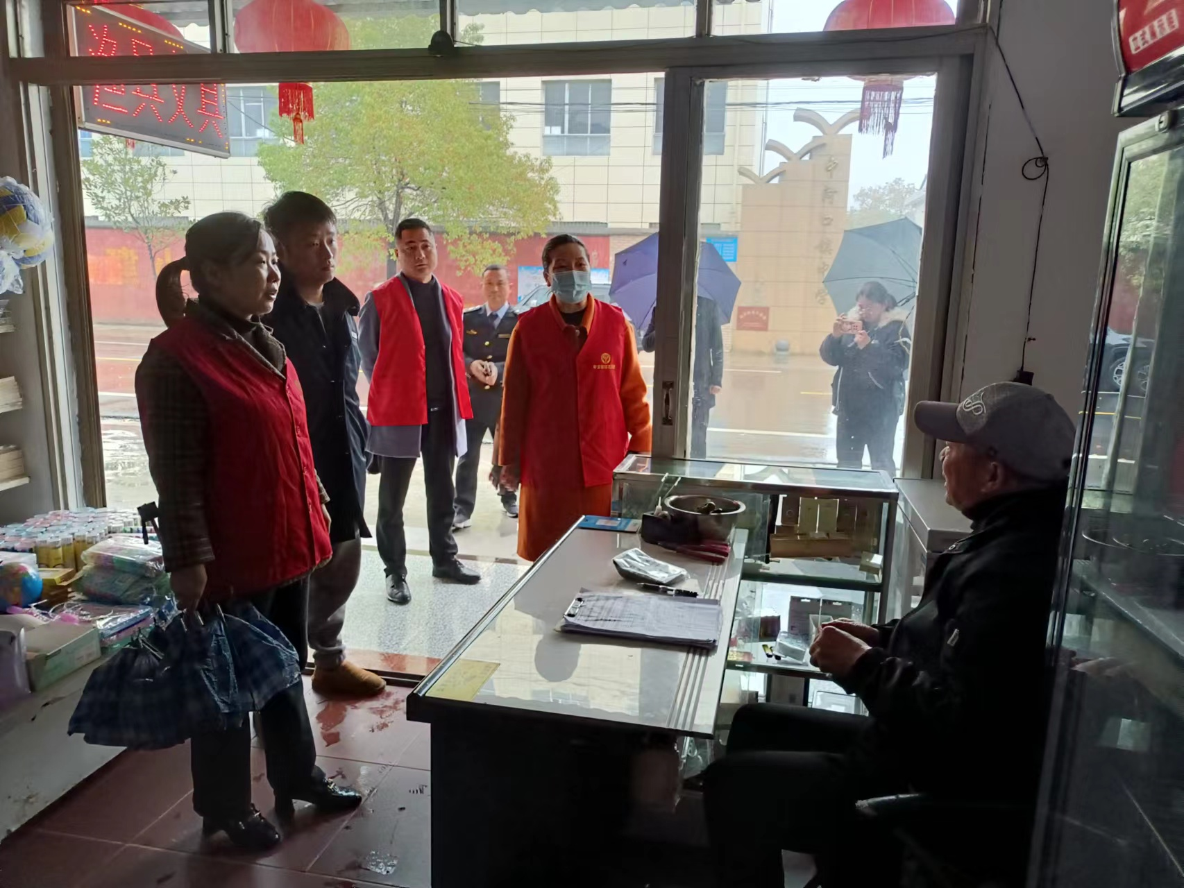 中河口镇：开展校园安全联合检查行动