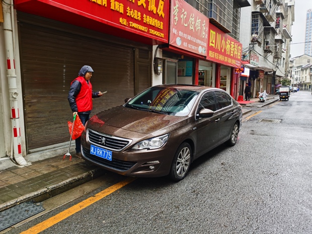 创建全国文明城市 卫监志愿者在行动