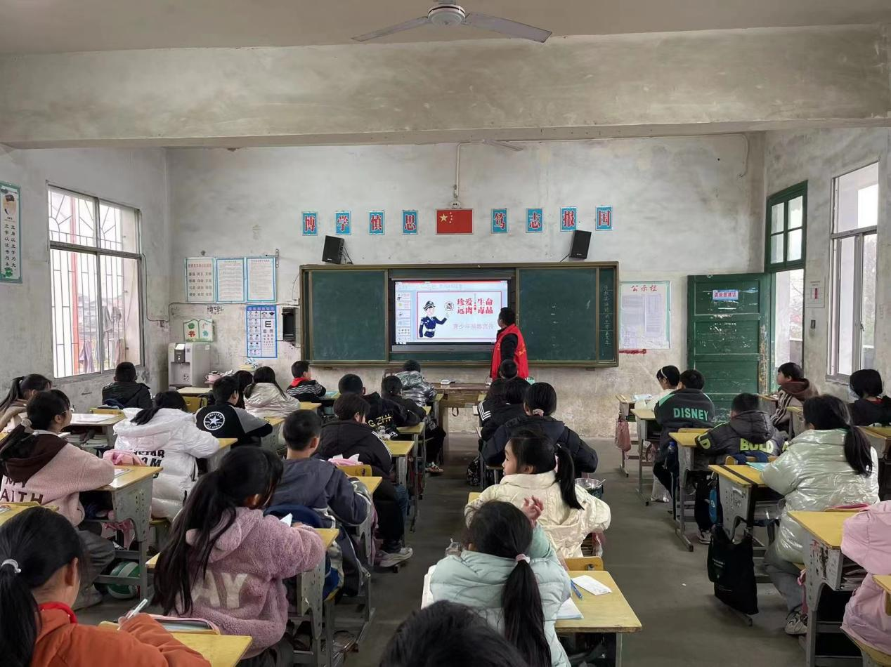 镇德桥镇：禁毒宣传进校园 筑牢青春“防火墙”
