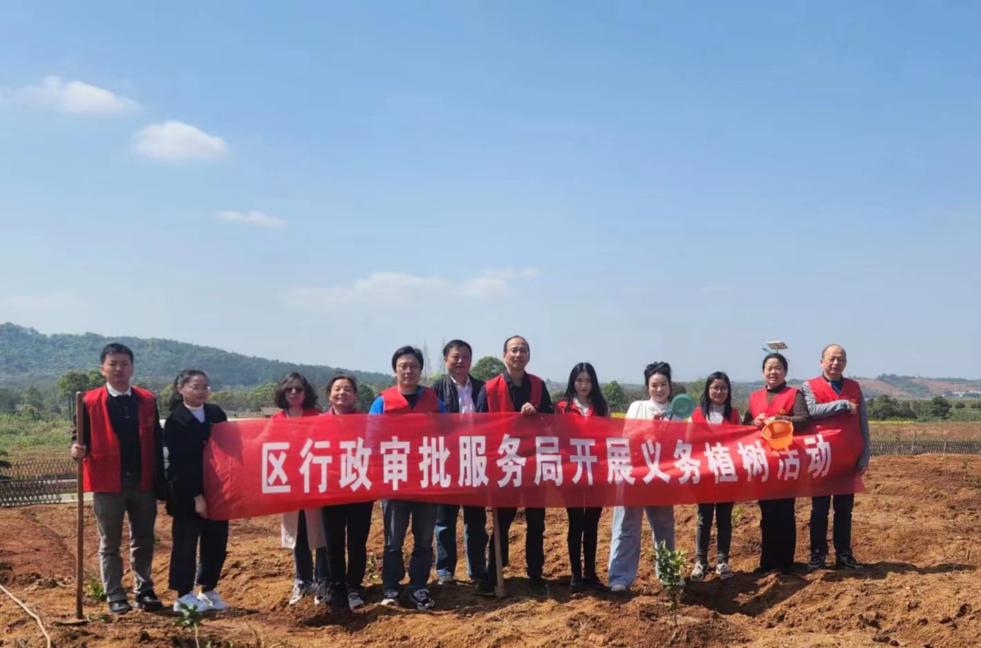 区行政审批服务局：阳春三月添新绿，志愿服务暖人心