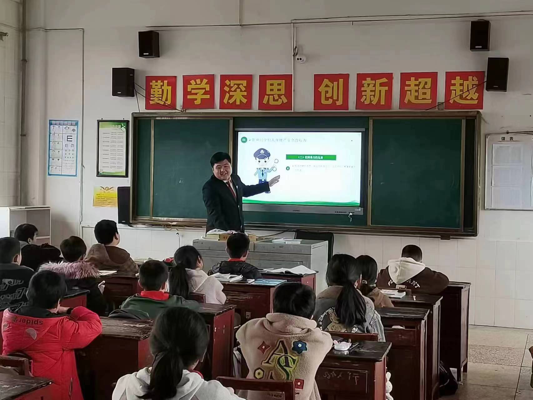 鼎城法院：护航青少年健康成长 利剑护蕾送法进校园