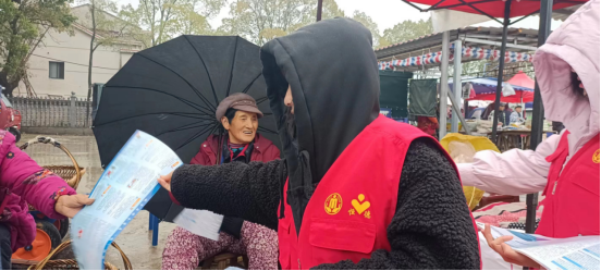 双桥坪镇：养老保险认证送上门，打通服务最后一公里