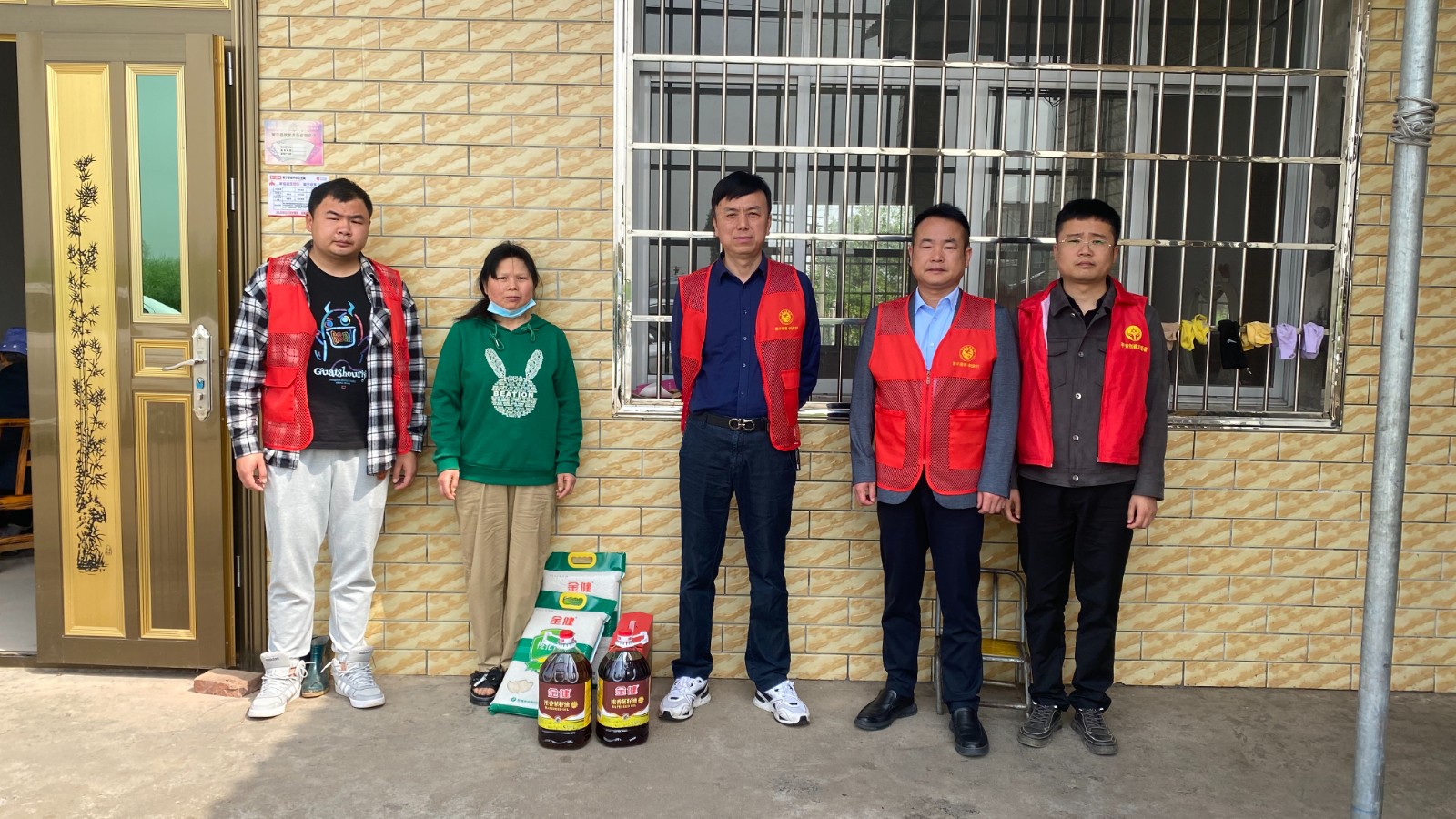 蒿子港镇：入户走访脱贫户 用心用情暖人心
