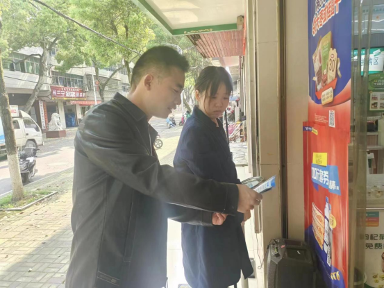 草坪镇：开展居民养老保险政策宣传活动