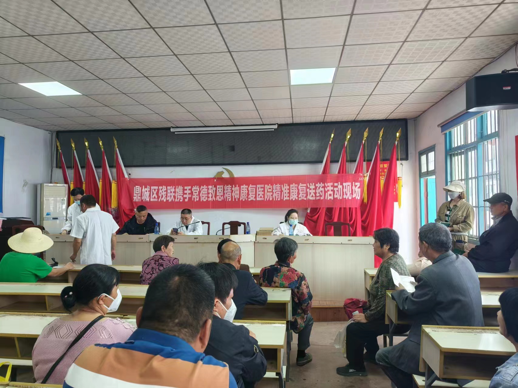 牛鼻滩镇：爱心送药 精准助残
