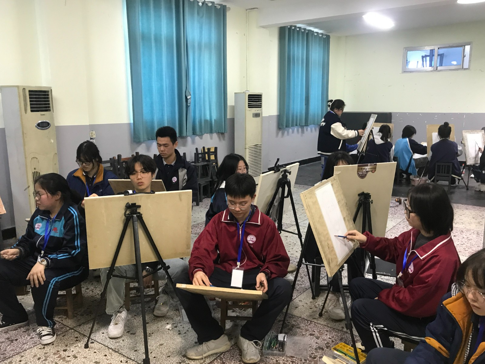区教育局：举行第三届“阳明杯”中学生现场绘画大赛