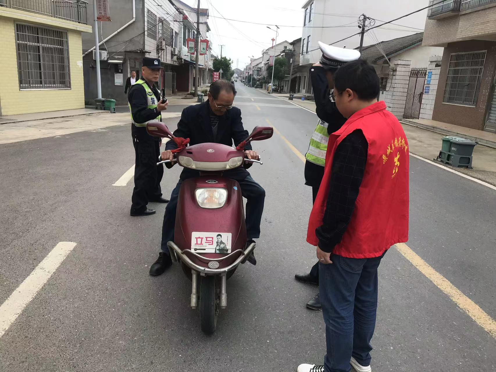 镇德桥镇：多部门联动，持续开展“两车”整治