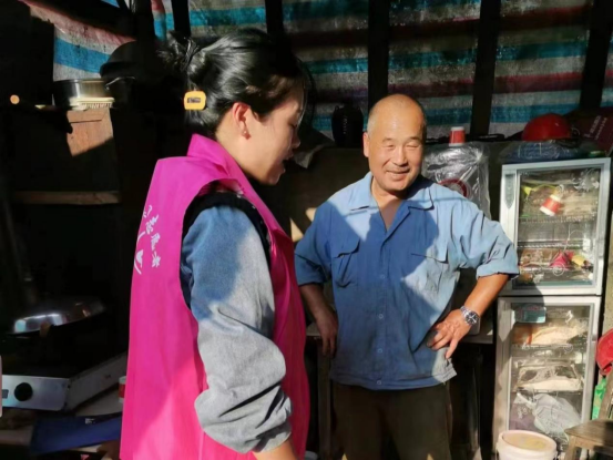 石公桥镇：“巾帼春耕服务队”在行动