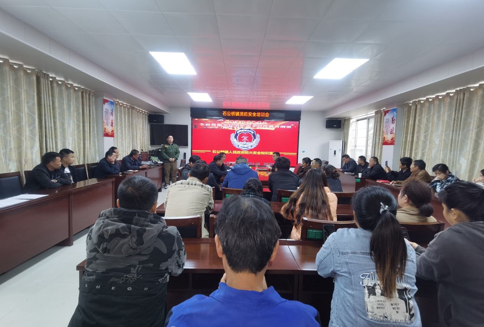 石公桥镇：开展防患于未“燃”消防安全知识培训