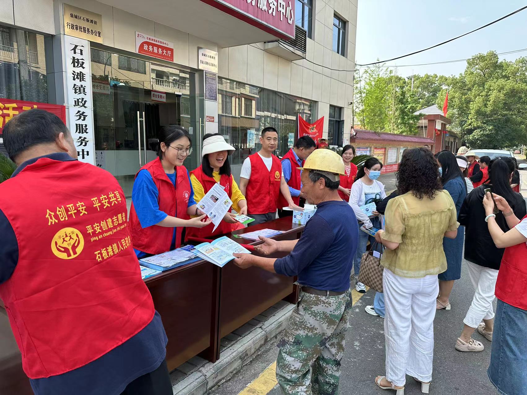 石板滩镇：开展农村法治宣传月活动