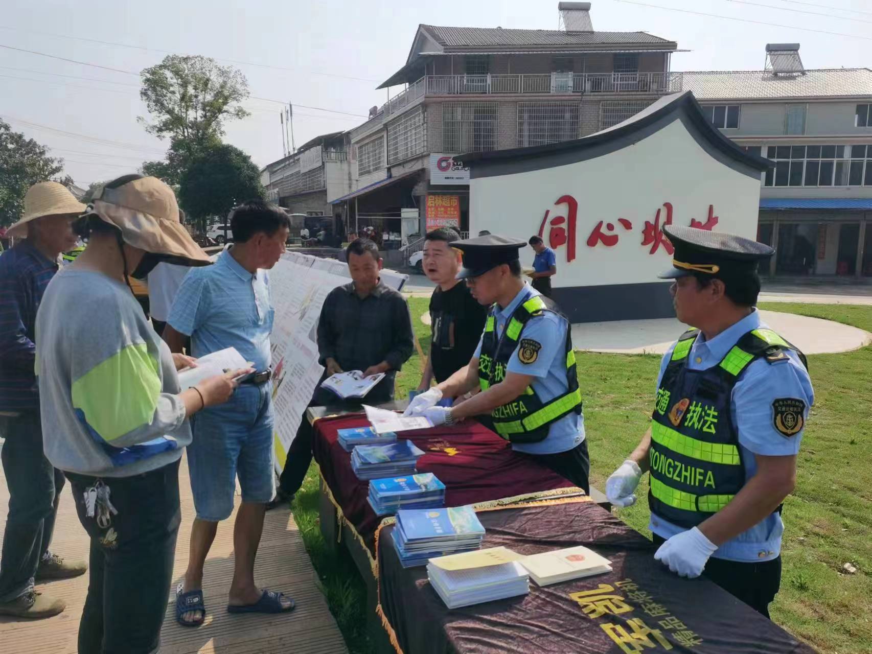 鼎城区交通运输局深入开展“路政宣传月” 活动