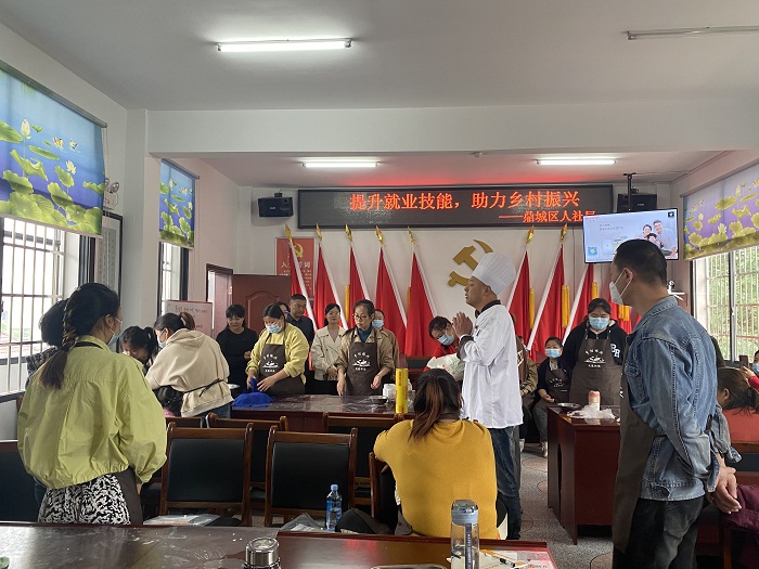 许家桥回维乡：技能培训促就业 党建引领促振兴