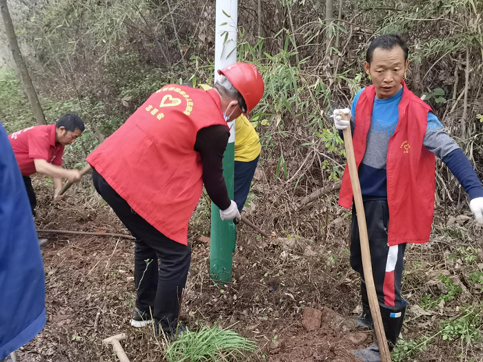 许家桥回维乡：维修路灯暖民心 “小”路灯点亮“大”民生