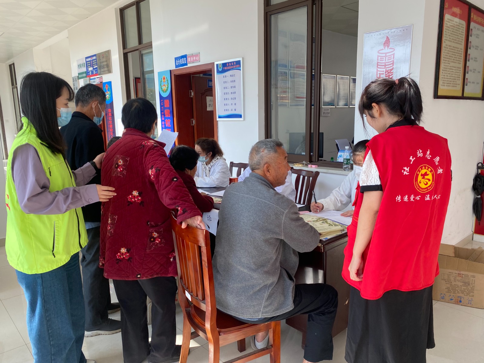 郭家铺街道：爱心义诊 我们在行动
