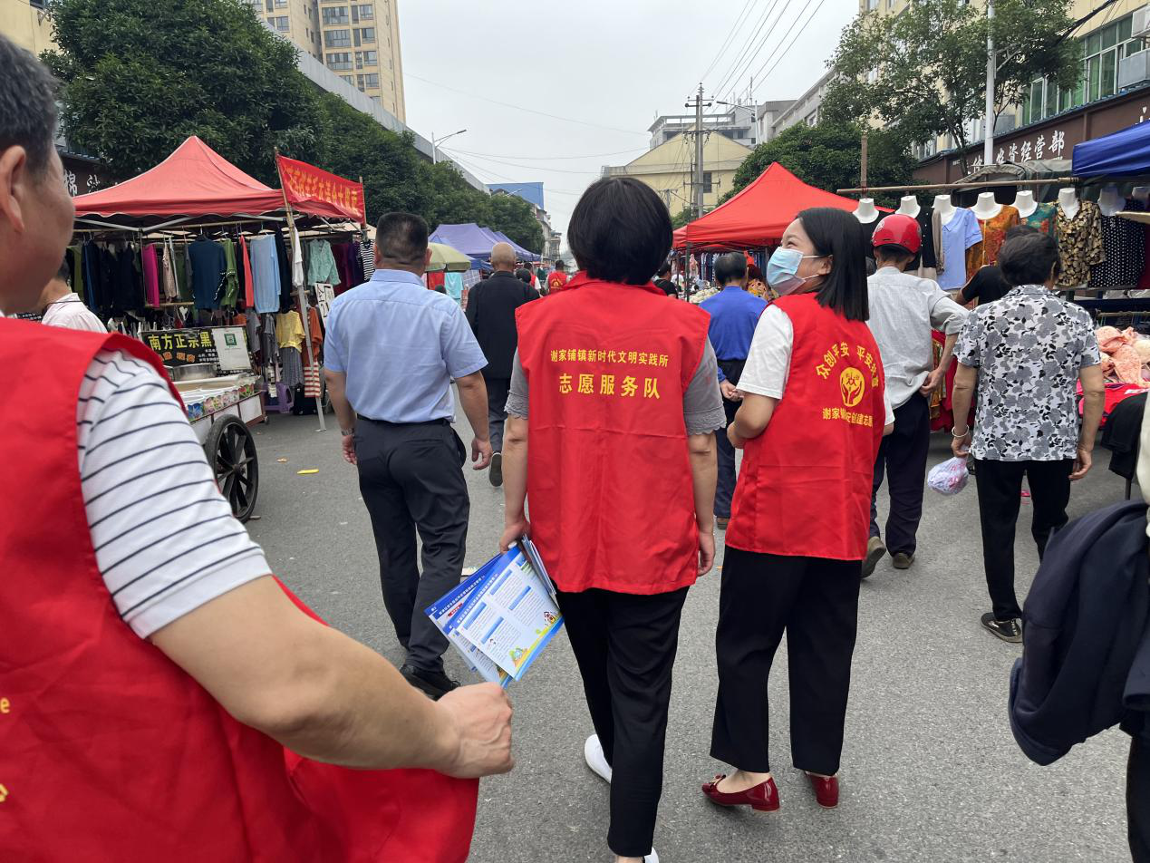 鼎城：乡镇党委书记上街普法 法治教育深入人心