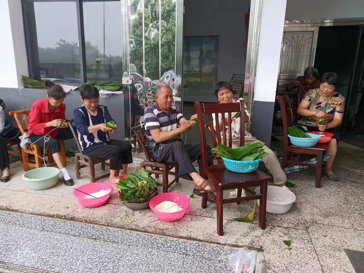 花岩溪镇：美美端午节  浓浓邻里情