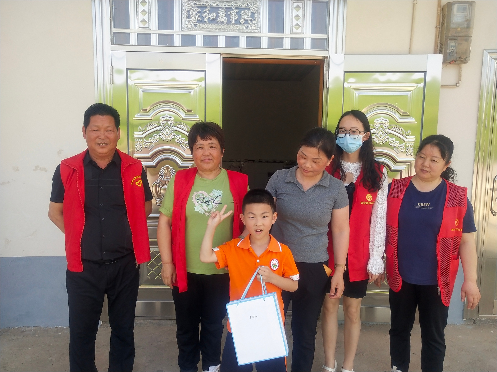 蒿子港镇：爱心点缀童梦 用心守护明天