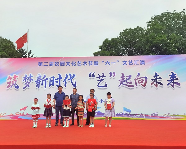 斗姆湖街道：召开“关心下一代工作”表彰大会