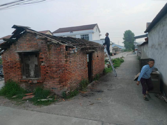 郭家铺街道：旧房拆除清隐患 护航道路交通安全