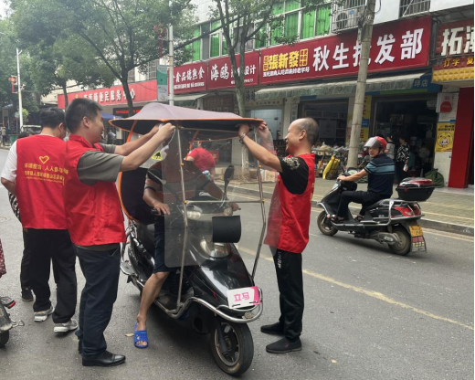 草坪镇：两车整治不松懈  守护出行平安路