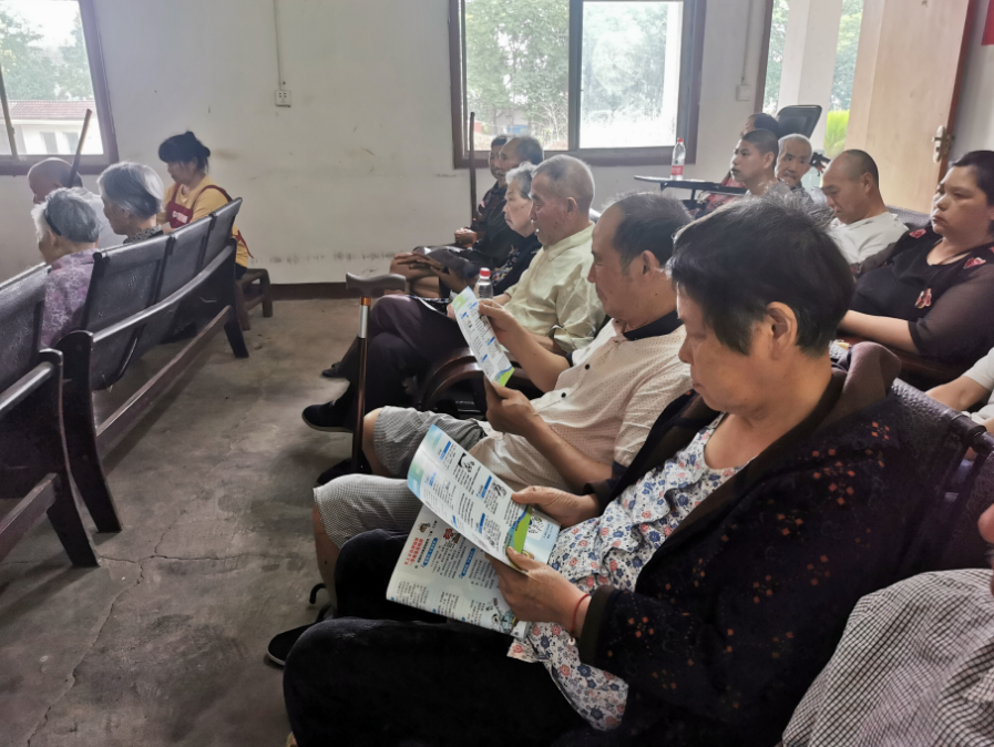 草坪镇开展防范非法集资宣传活动
