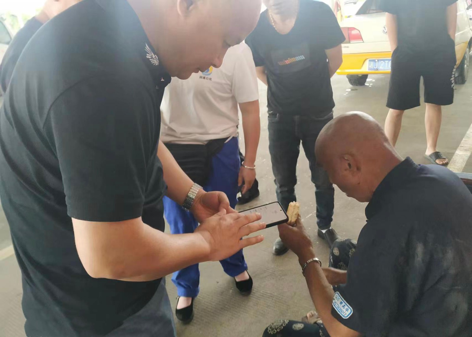 鼎城区公路建设养护中心：公路养护站暖心帮助迷途老人回家