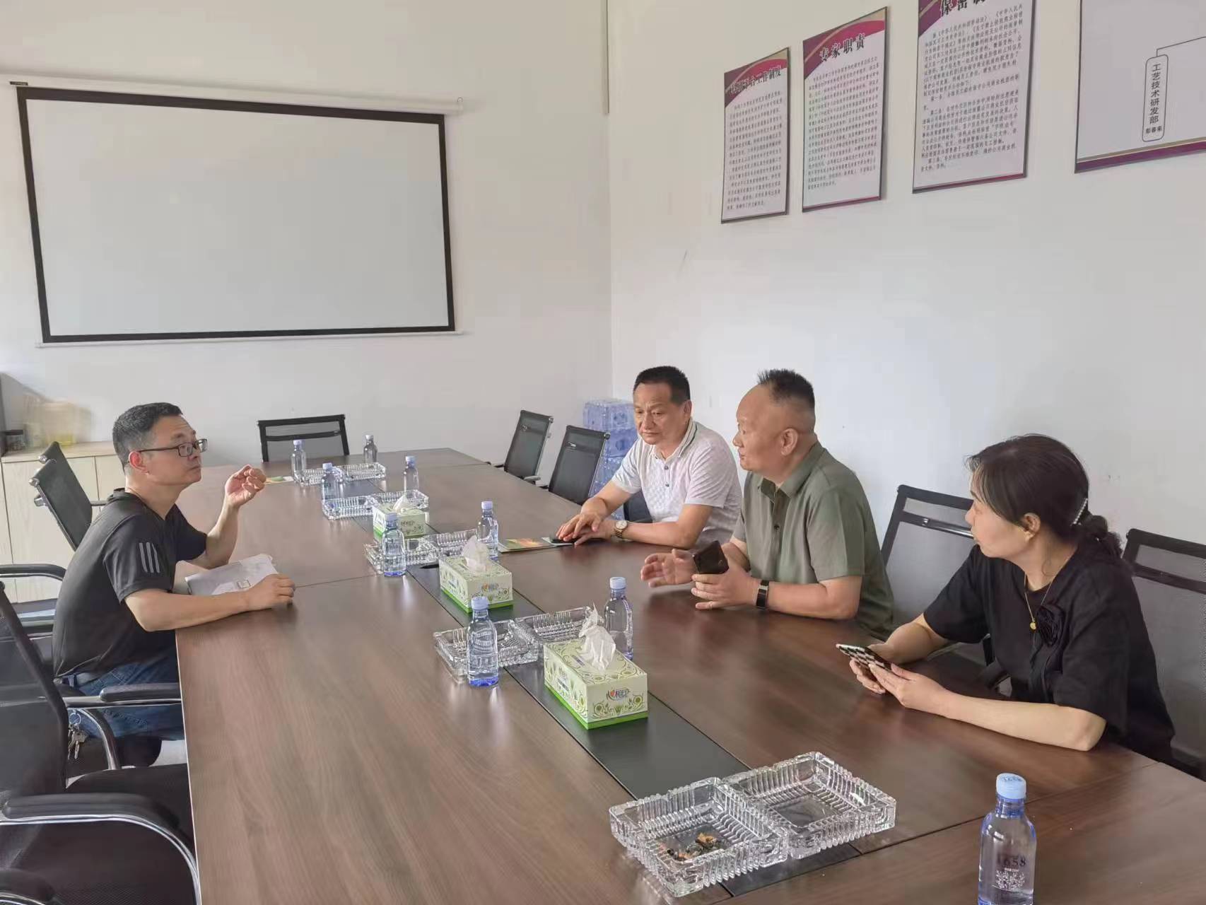 鼎城区商务局：保持社零工作领先势头